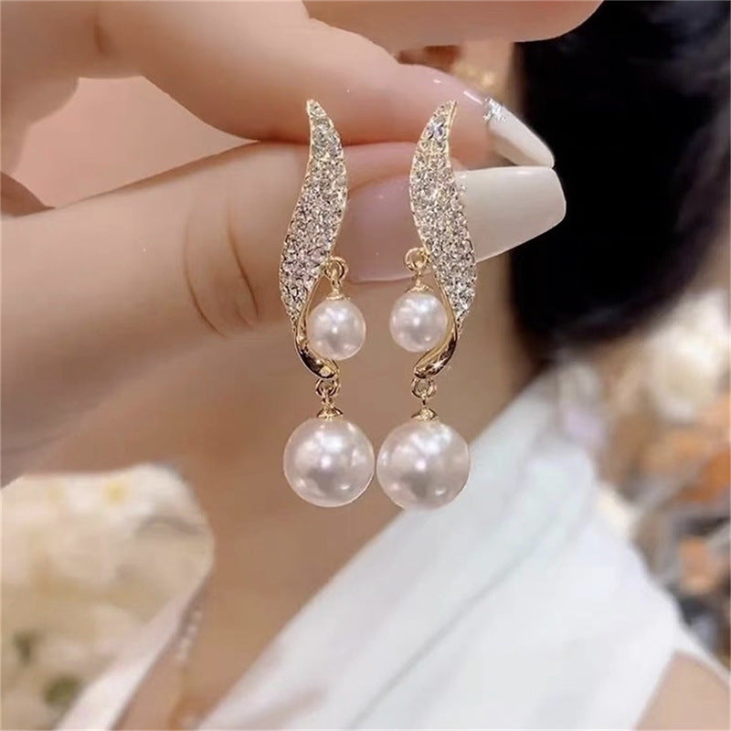 Elegant Pearl Drop Earrings: Elevate Your Style with Timeless Charm